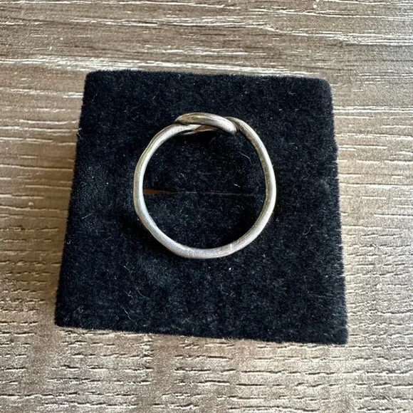 Elegant Silver Silver Knot  Love Knot Pretzel Ring stamped 925 Mexico? Size 7 - Picture 3 of 6